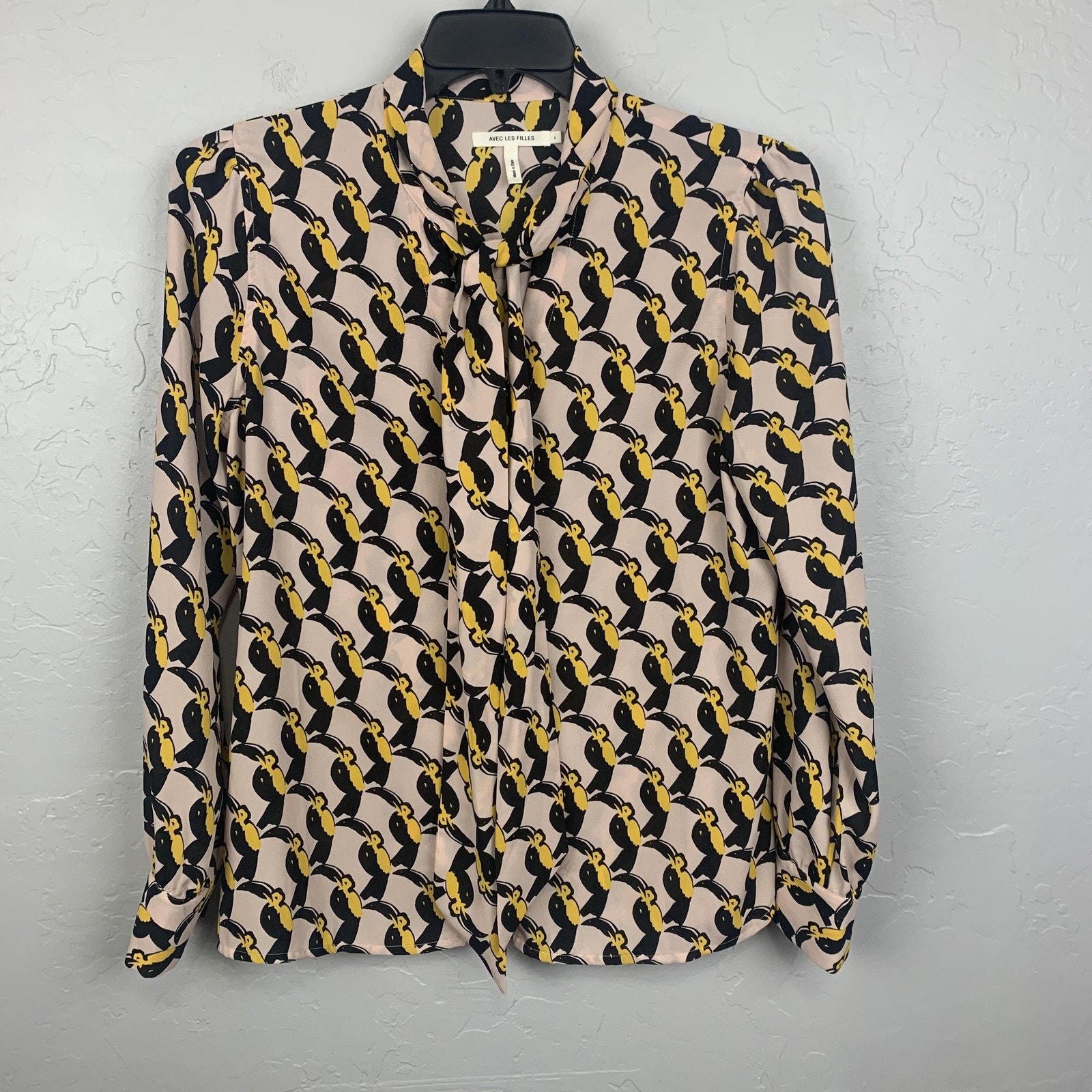 Anthro Avec Les Filles Blouse Womens Large Pink Yellow Bird Bow Tie Neck
